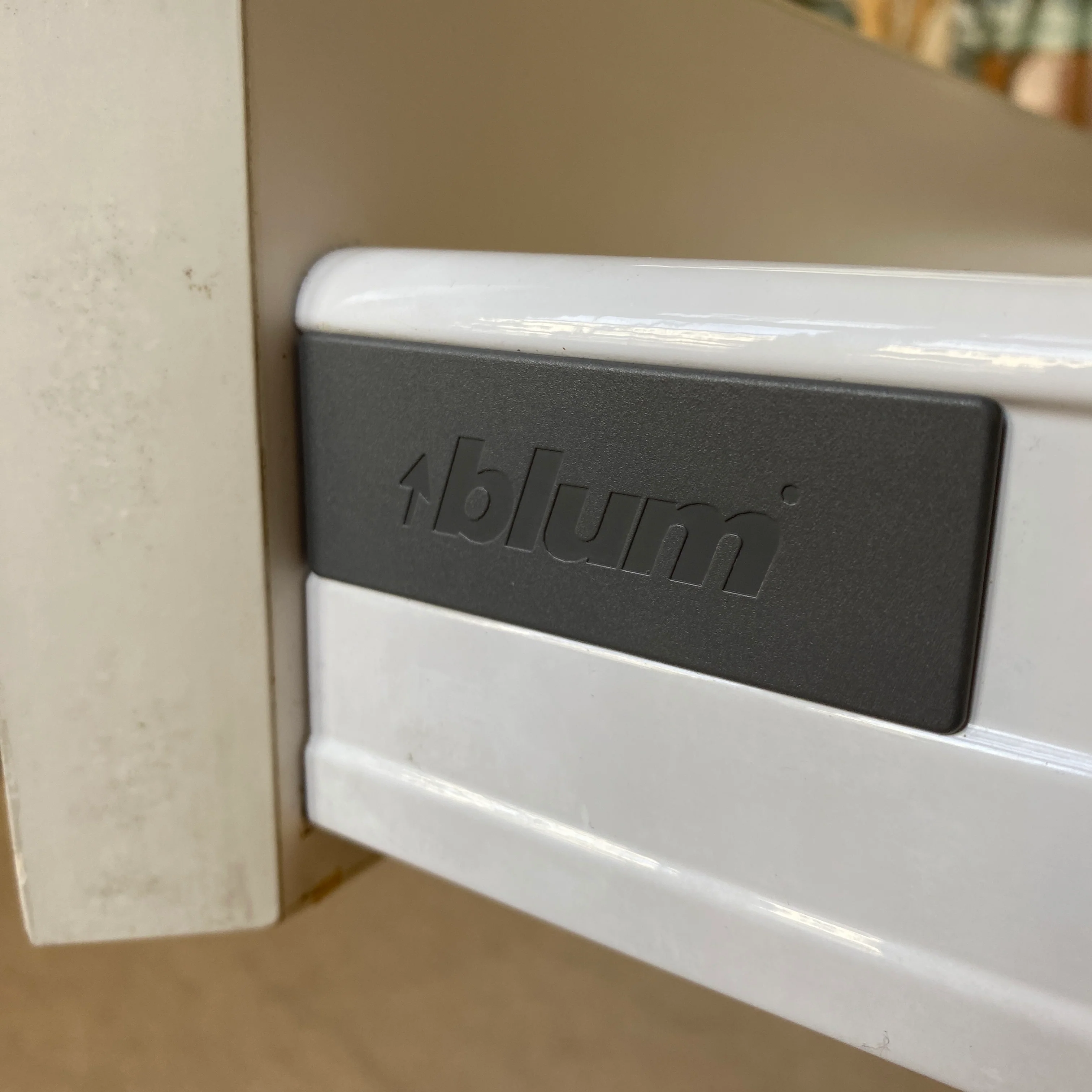 Blum Rollbarer Schrank Weiß 2 Schubladen gebraucht - Image 8