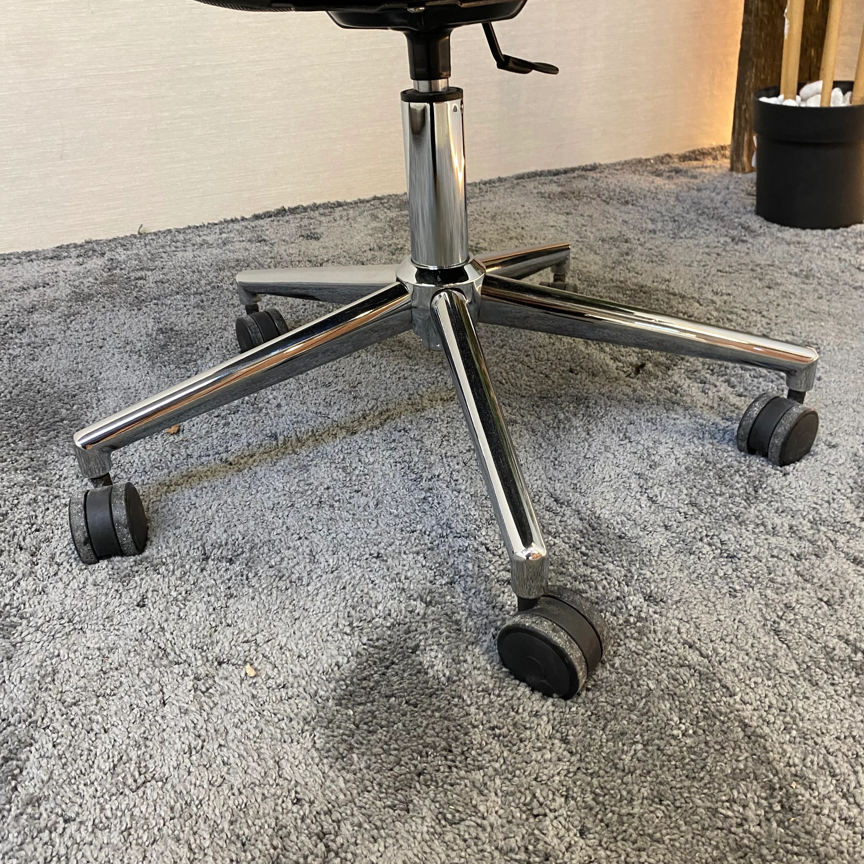 Grauer Bürostuhl drehbar höhenverstellbar – Bürodrehstuhl Stuhl gebraucht - Image 3