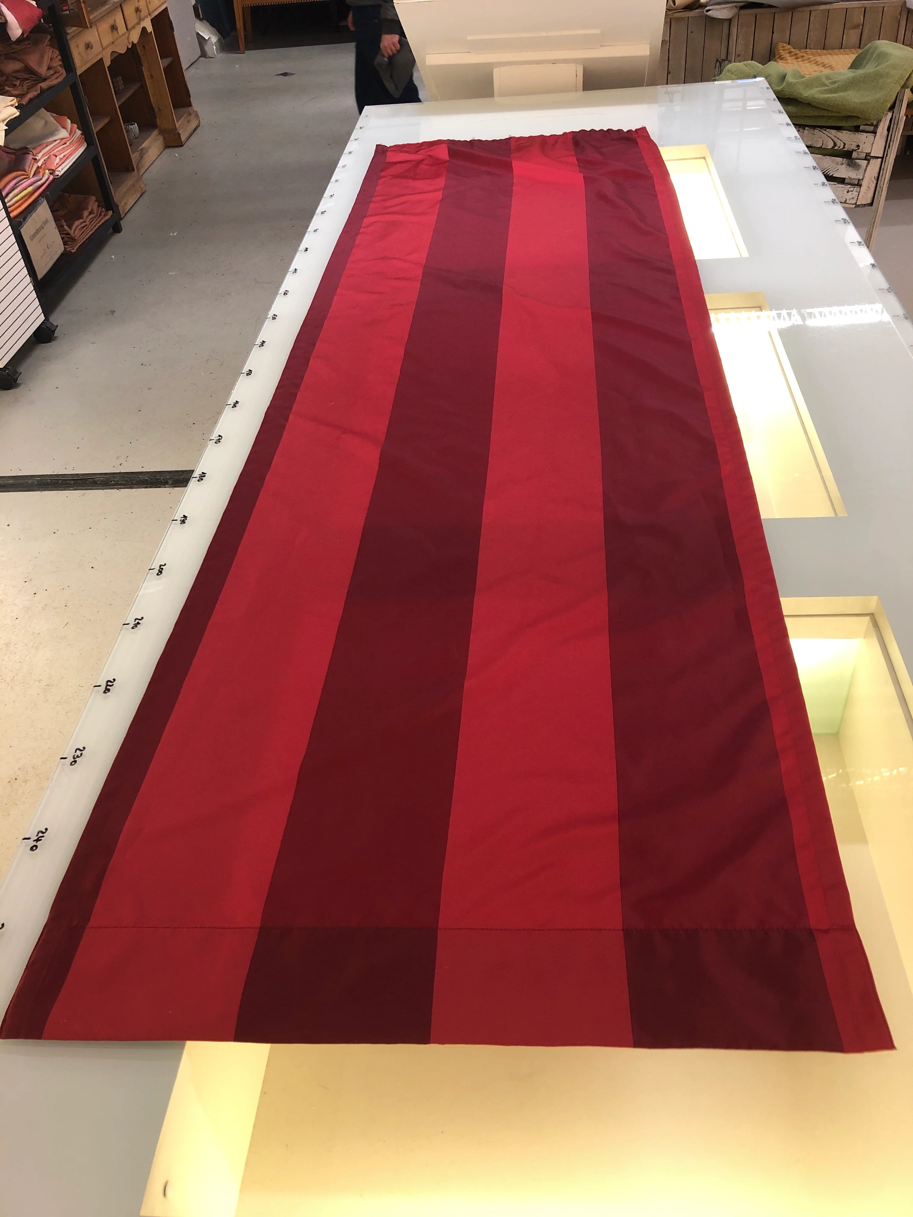 Gardine Vorhang 220x70 rot gestreift lichtdurchlässig gebraucht - Image 2