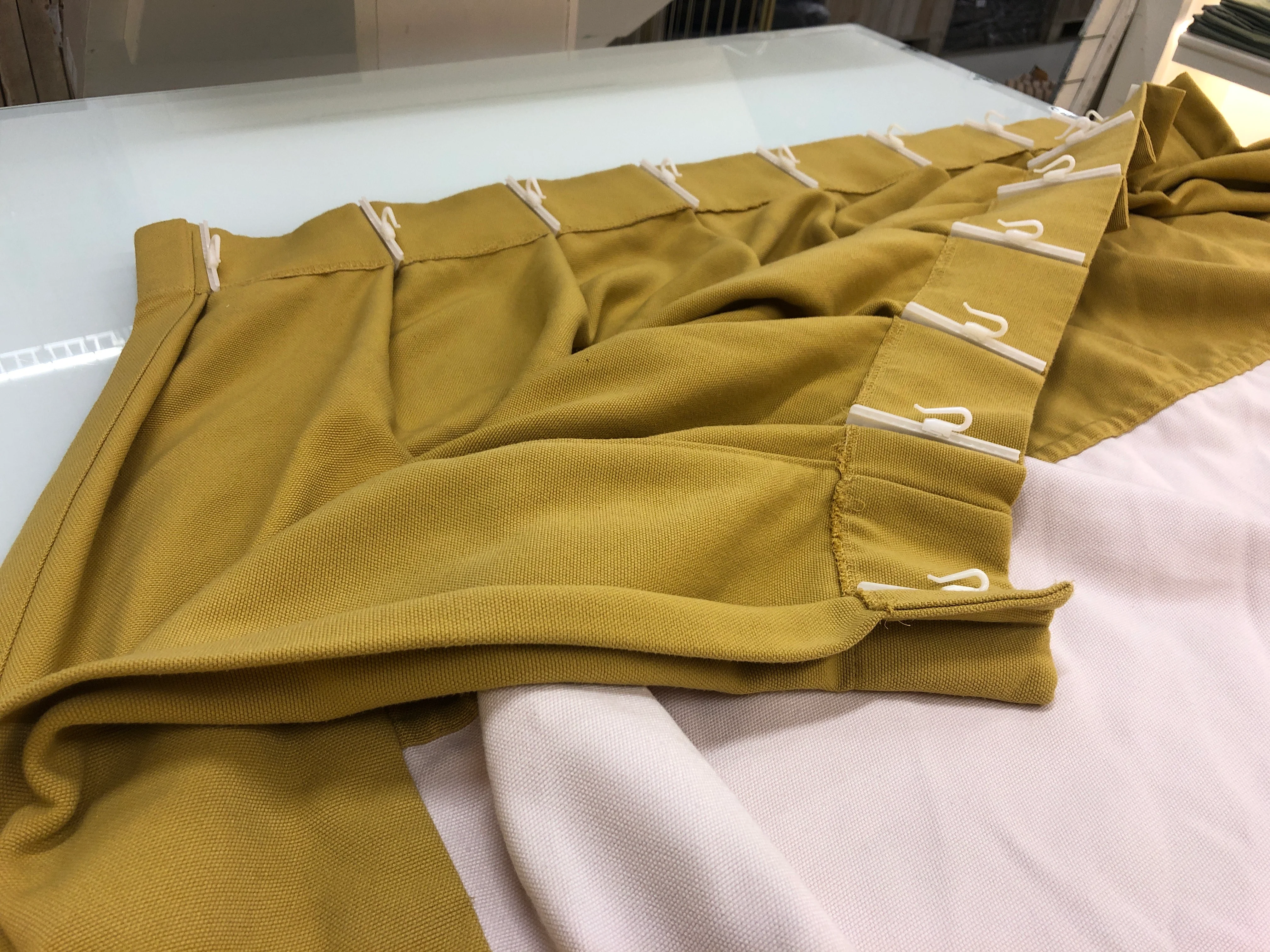 Gardine Vorhang Verdunkler gebraucht 235x280 beige mit senffarbenen Streifen - Image 3