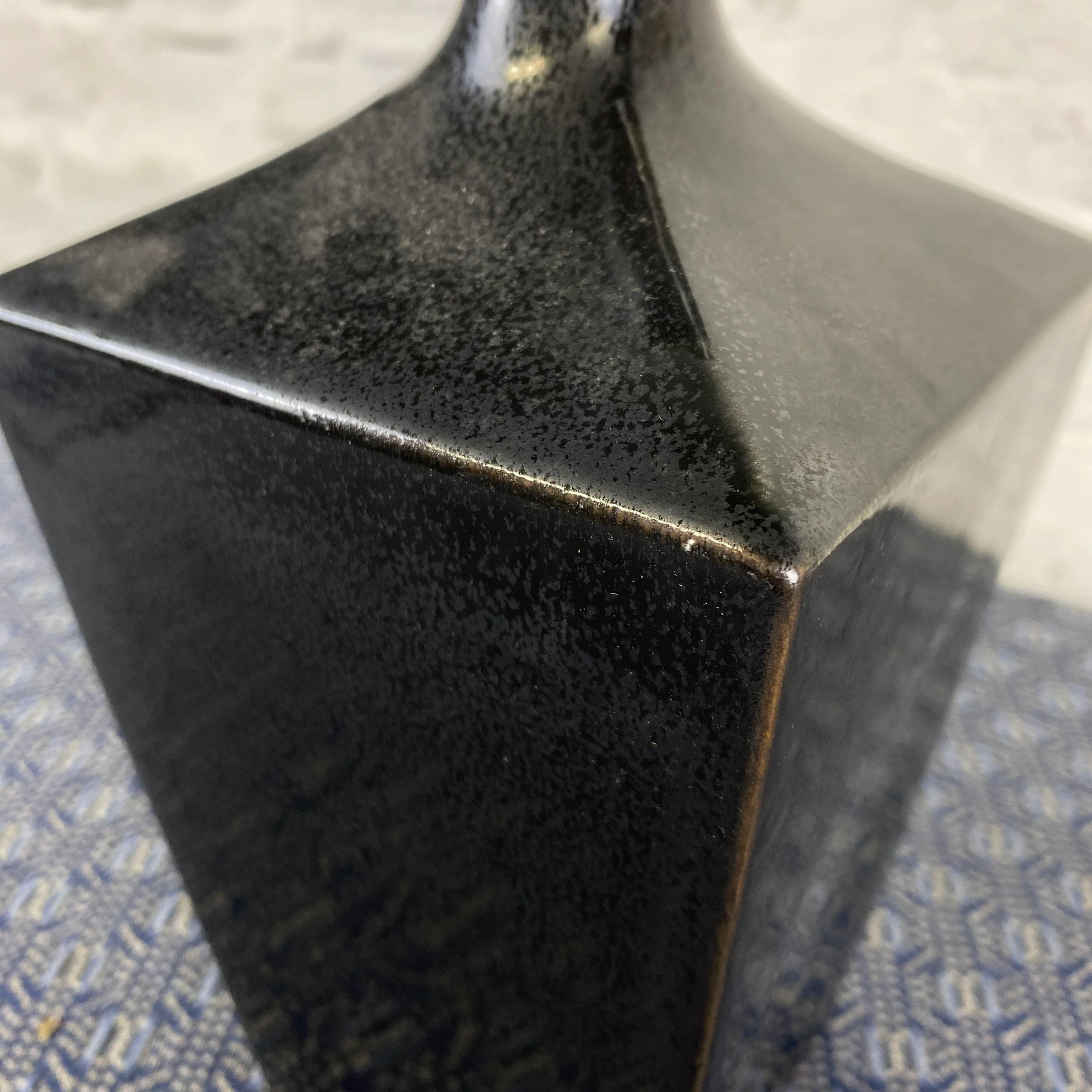 ami design Vase schwarz Keramik 27cm - Image 3