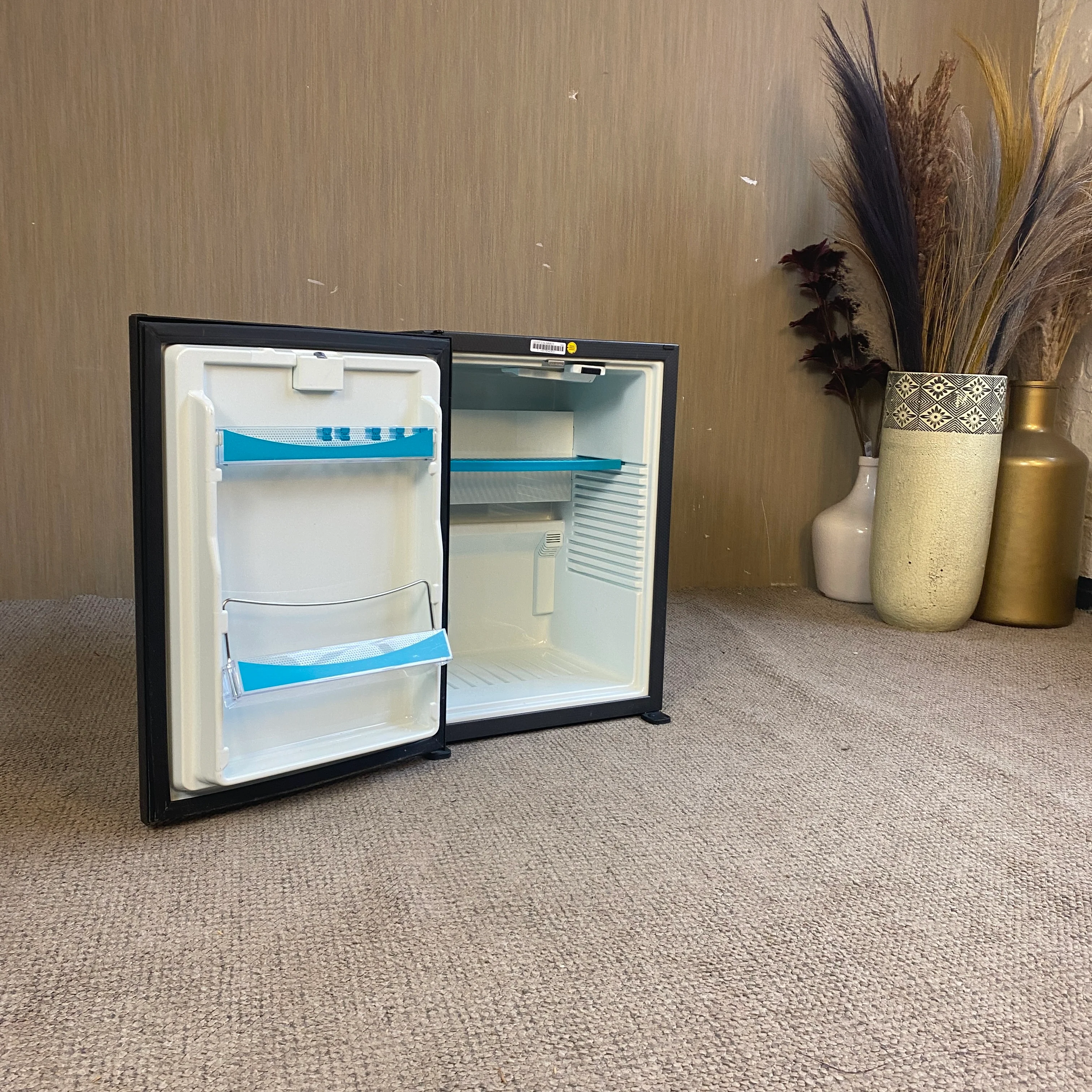 Sideboard mit Minibar Kirsche Holz mit schwarzer Deckplatte – Kommode gebraucht - Image 10