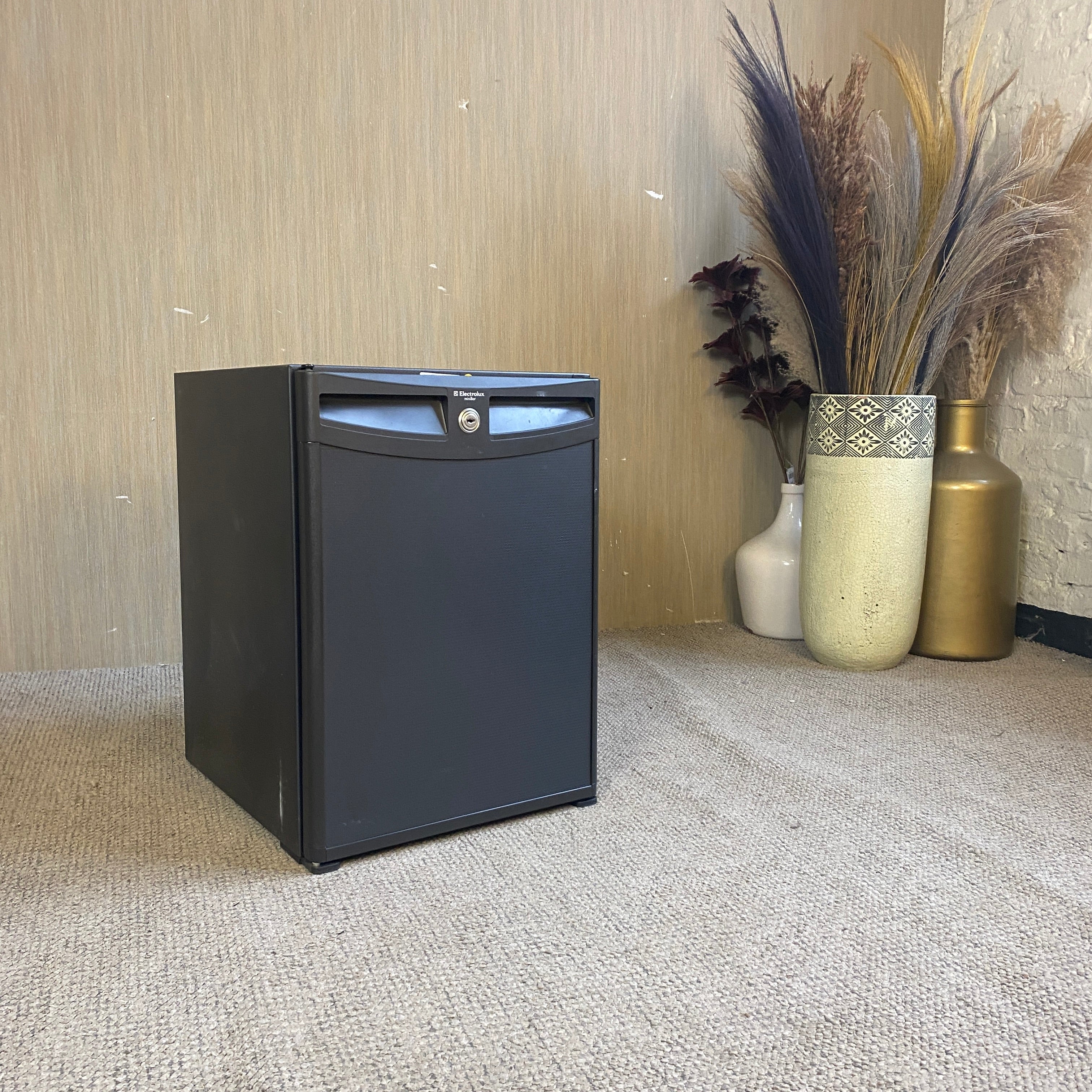 Sideboard mit Minibar Kirsche Holz mit schwarzer Deckplatte – Kommode gebraucht - Image 11