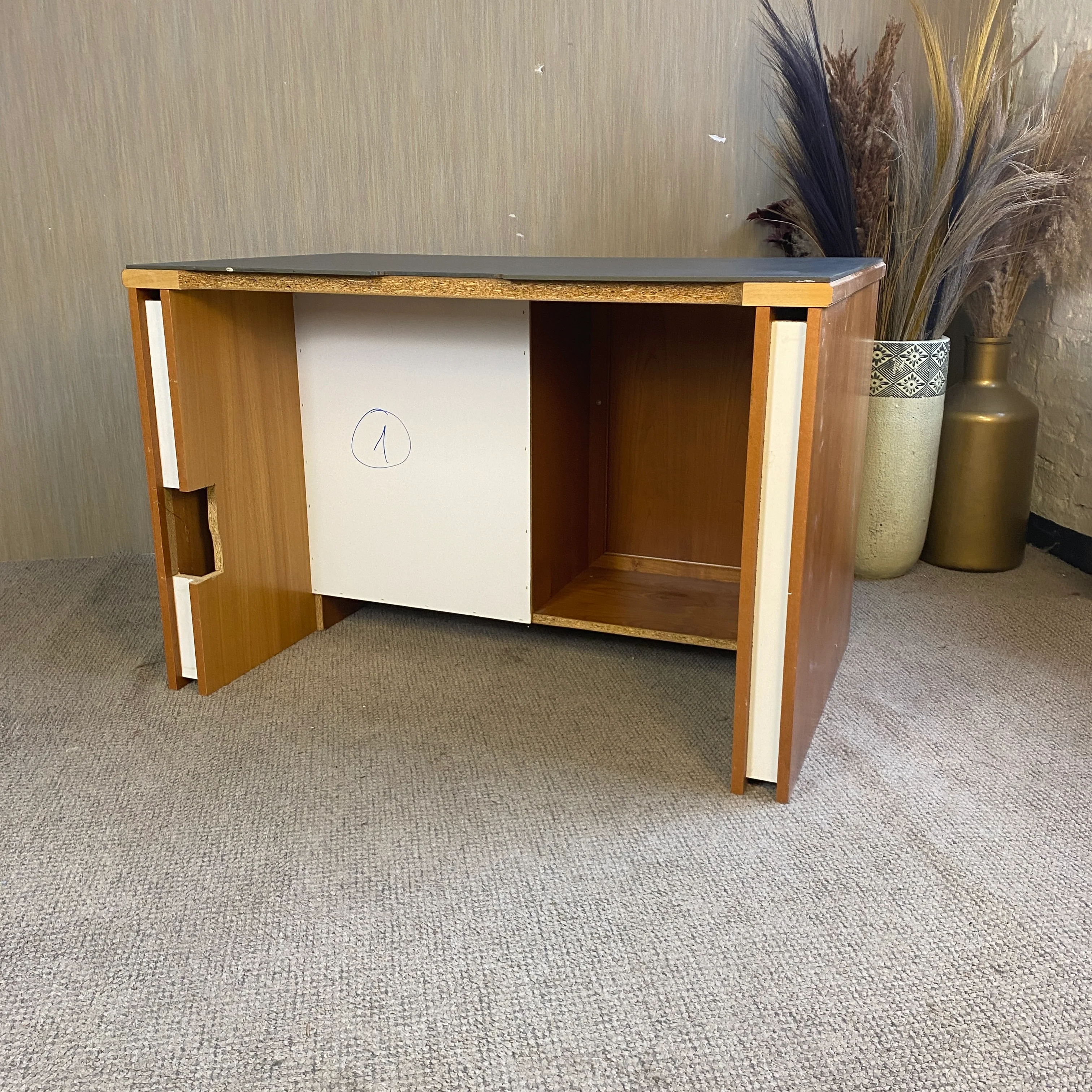 Sideboard mit Minibar Kirsche Holz mit schwarzer Deckplatte – Kommode gebraucht - Image 9
