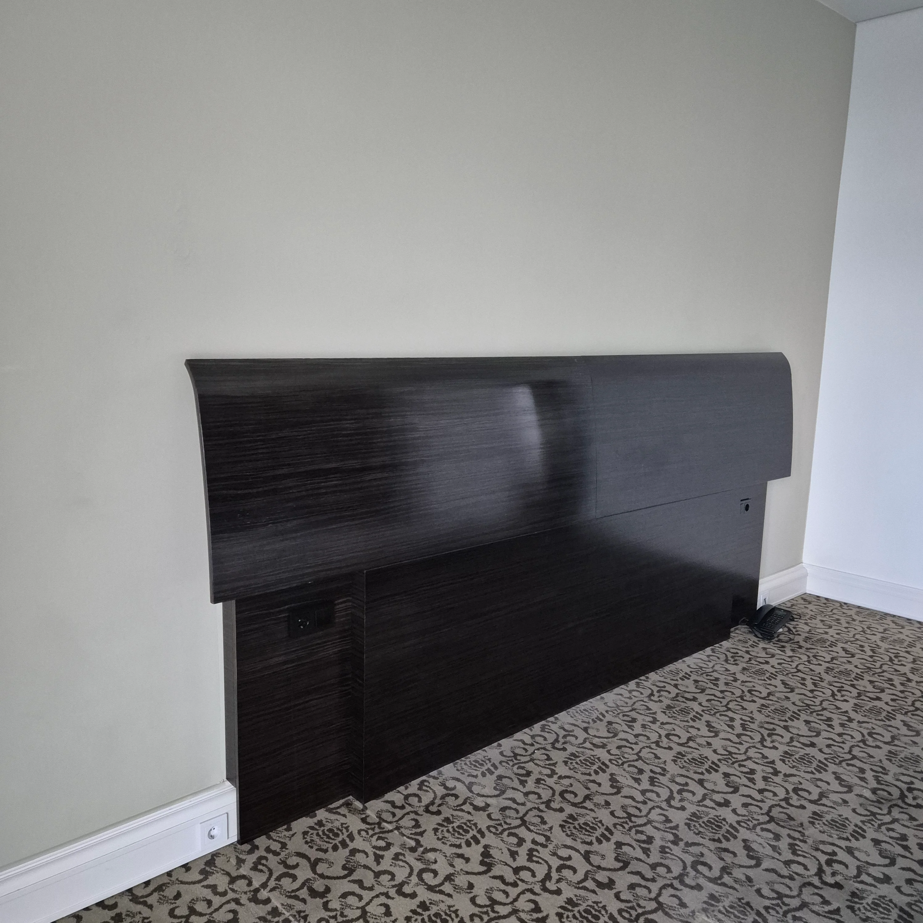 Kopfteil Headboard dunkel Atlantic Hotel Hamburg gebraucht 330cm schwer - Image 4
