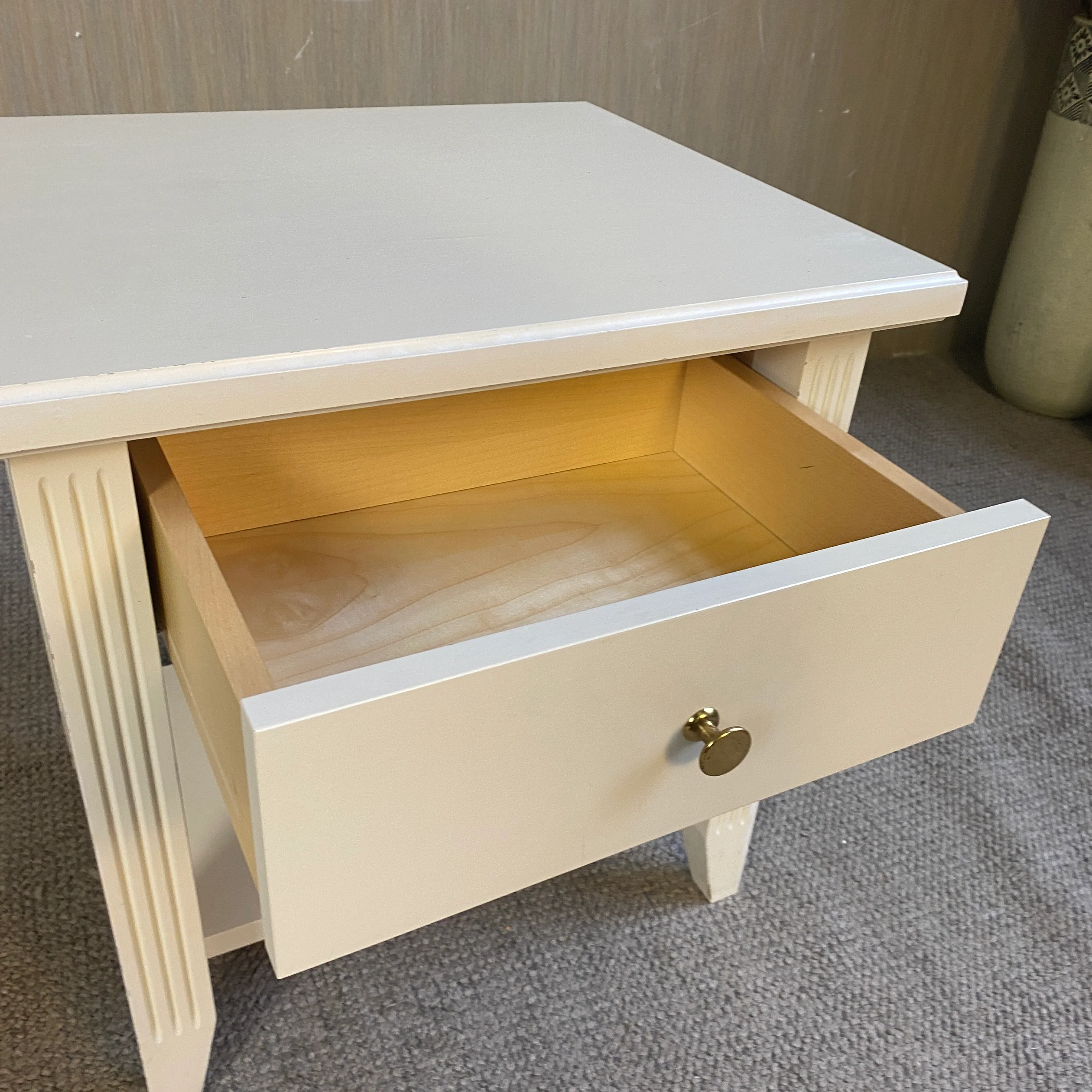 Nachttisch weiß mit Schublade – Tisch gebraucht - Image 3