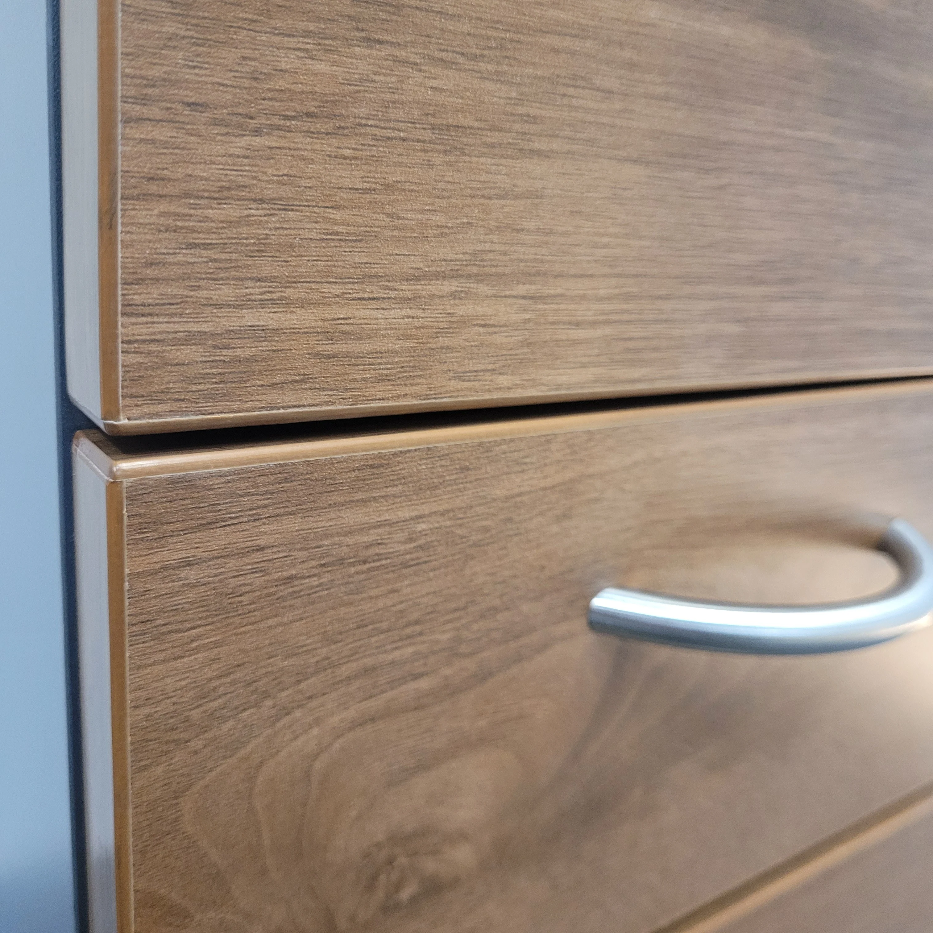 Rollcontainer Nussbaum – Bürocontainer mit Schubladen, Anthrazit, gebrauch - Image 7