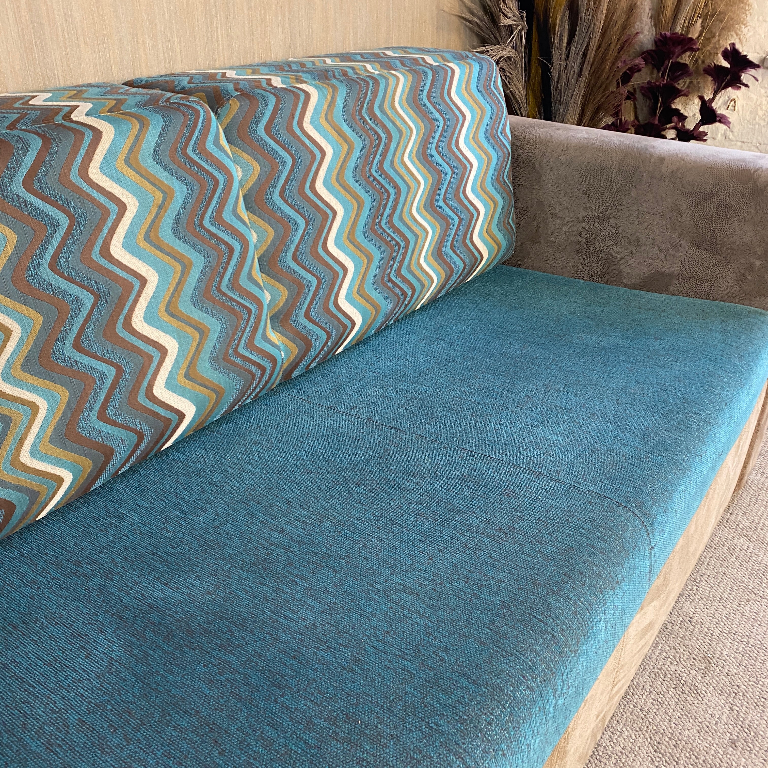 Schlafsofa mit Wildlederimitat 2 Sitzer Couch – Sofa gebraucht - Image 5