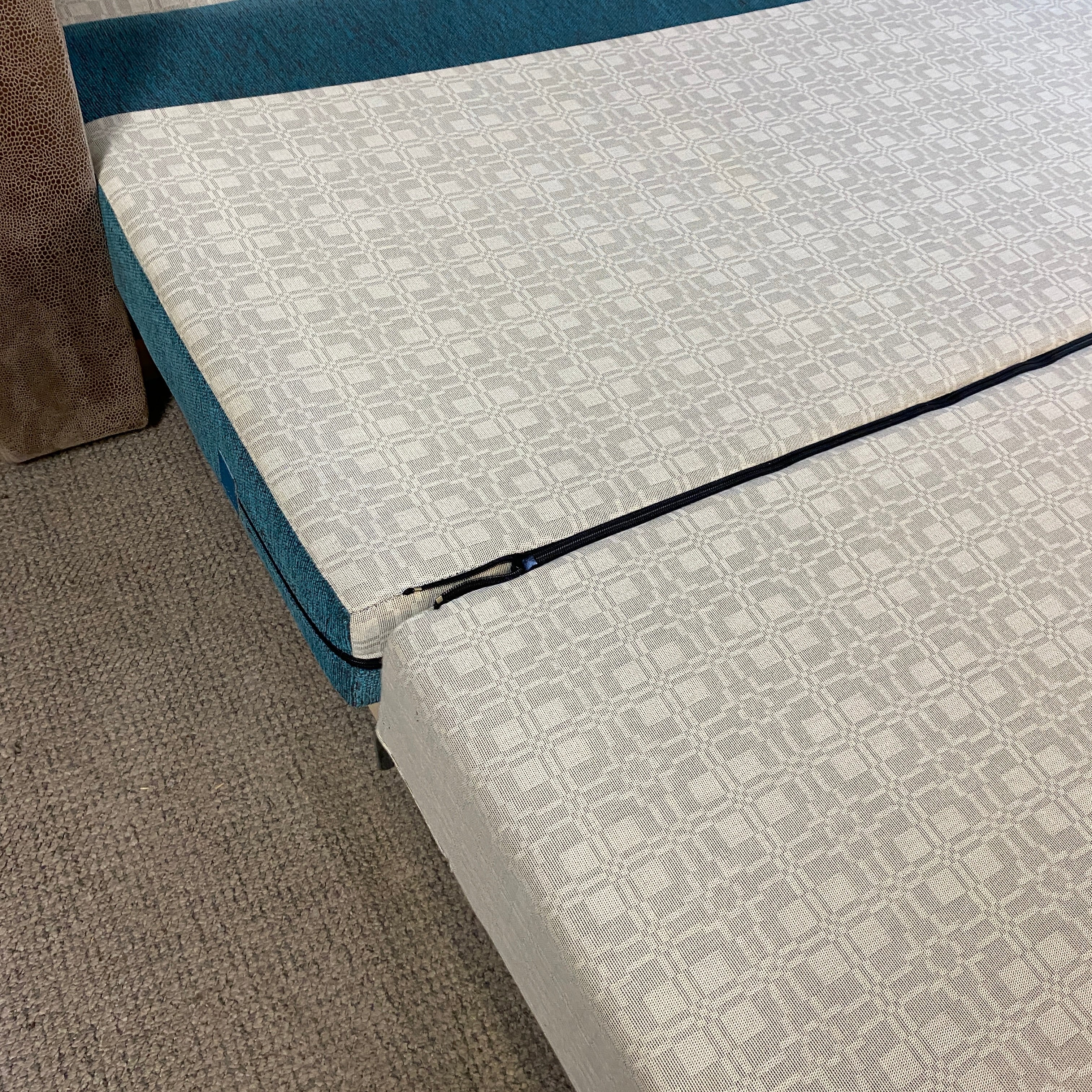 Schlafsofa mit Wildlederimitat 2 Sitzer Couch – Sofa gebraucht - Image 7