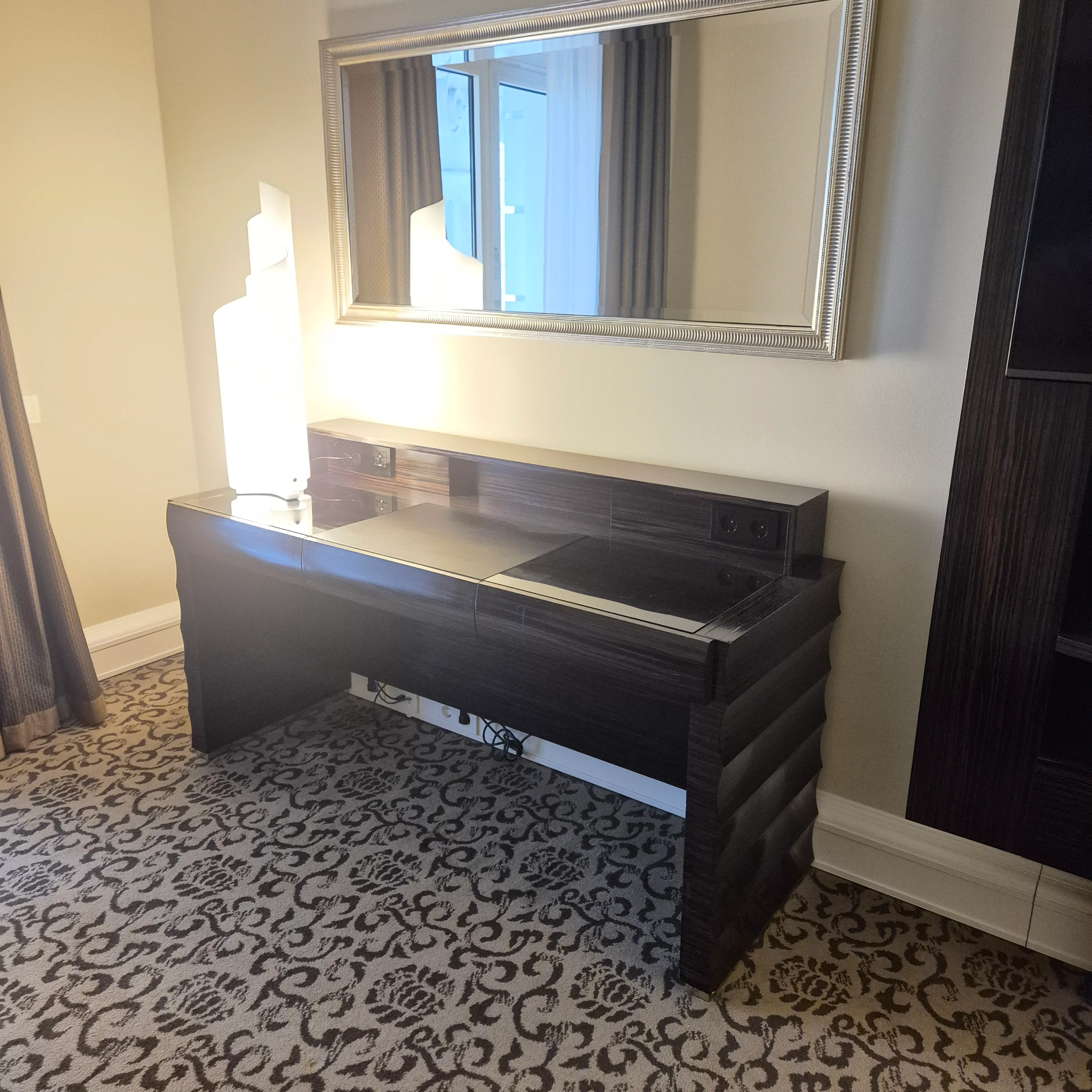 Luxus Schreibtisch rechteckig dunkelbraun Wenge - Atlantic Hotel Hamburg - gebraucht - Image 3