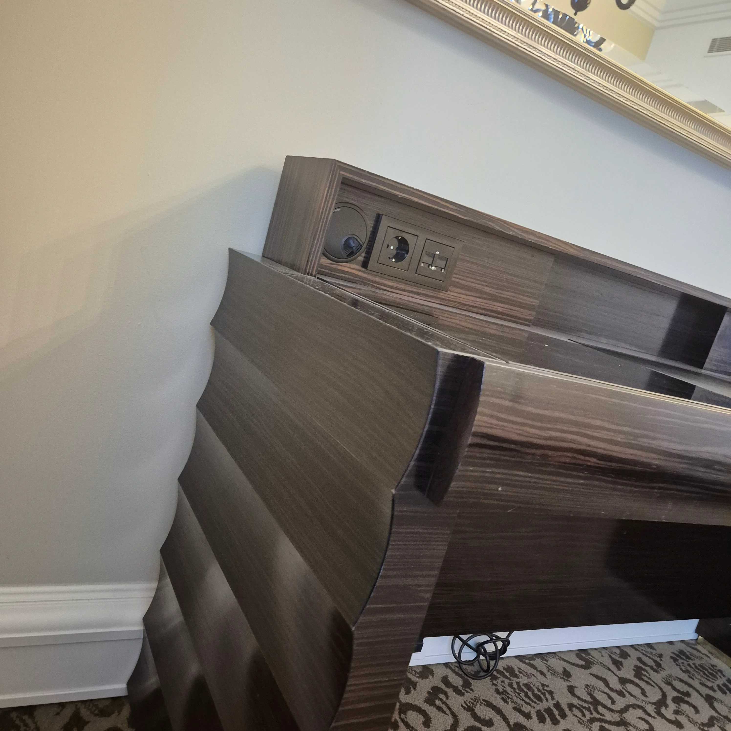 Luxus Schreibtisch rechteckig dunkelbraun Wenge - Atlantic Hotel Hamburg - gebraucht - Image 4