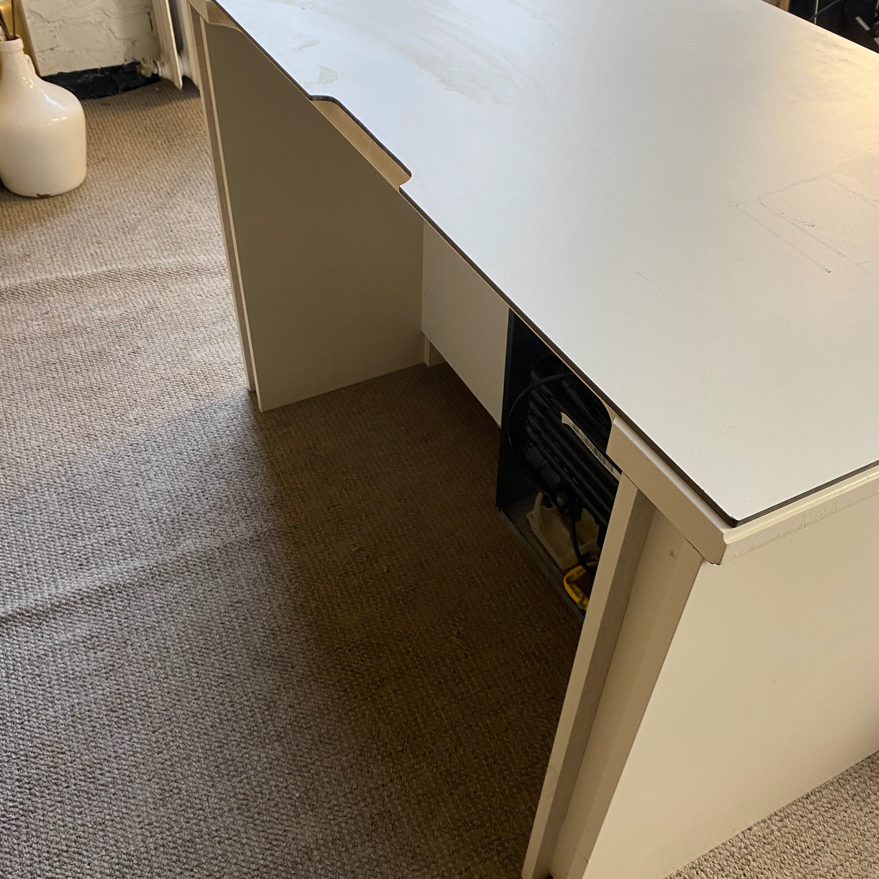 Sideboard mit Minibar weiß mit Deckplatte – Kommode gebraucht - Image 4
