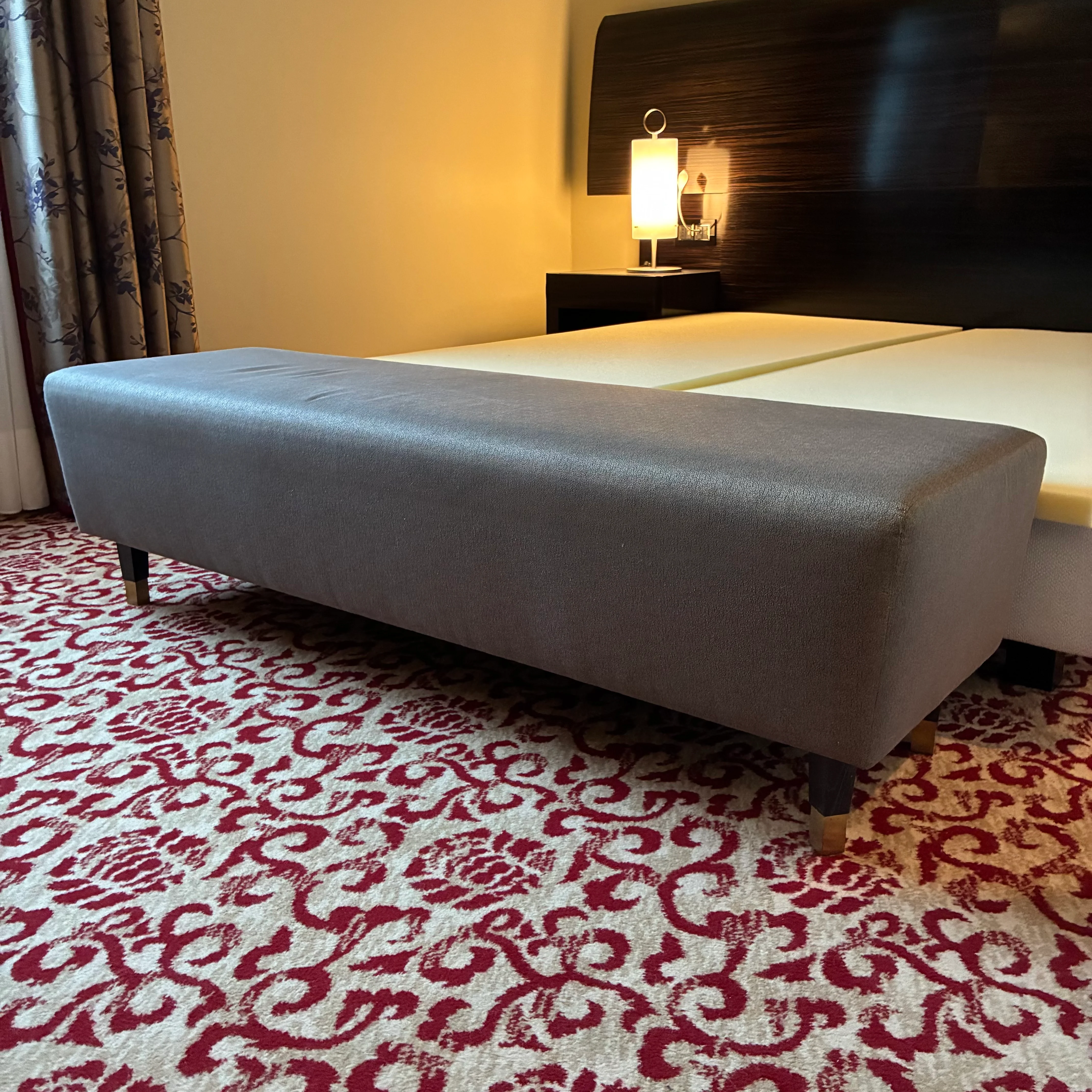 Bettbank Sitzbank Silber golden Atlantic Hotel Hamburg Stoff – 160cm gebraucht - Image 4