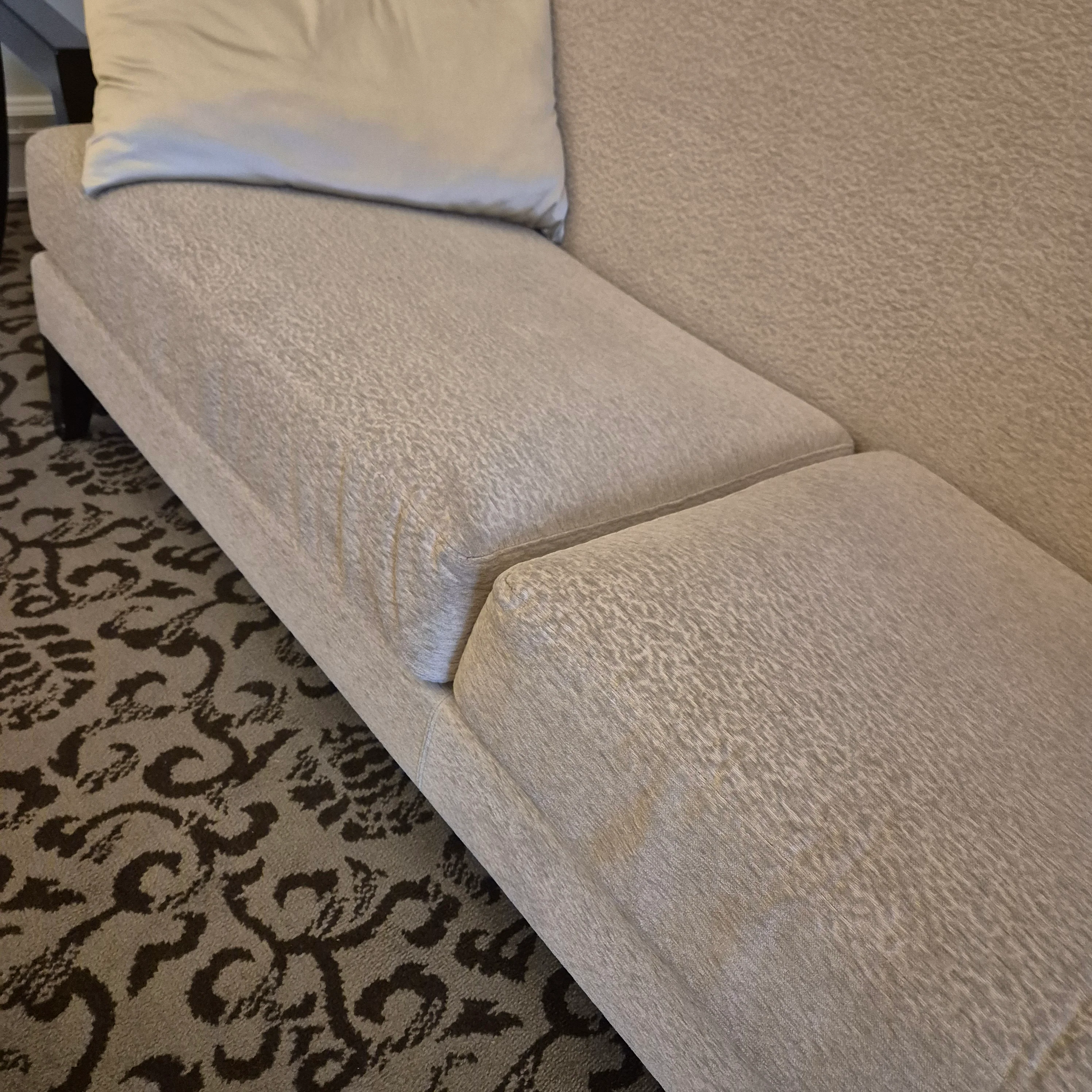 Luxus Sofa 2-Sitzer klassisch beige -  Atlantic Hotel Hamburg - gebraucht Couch - Image 4