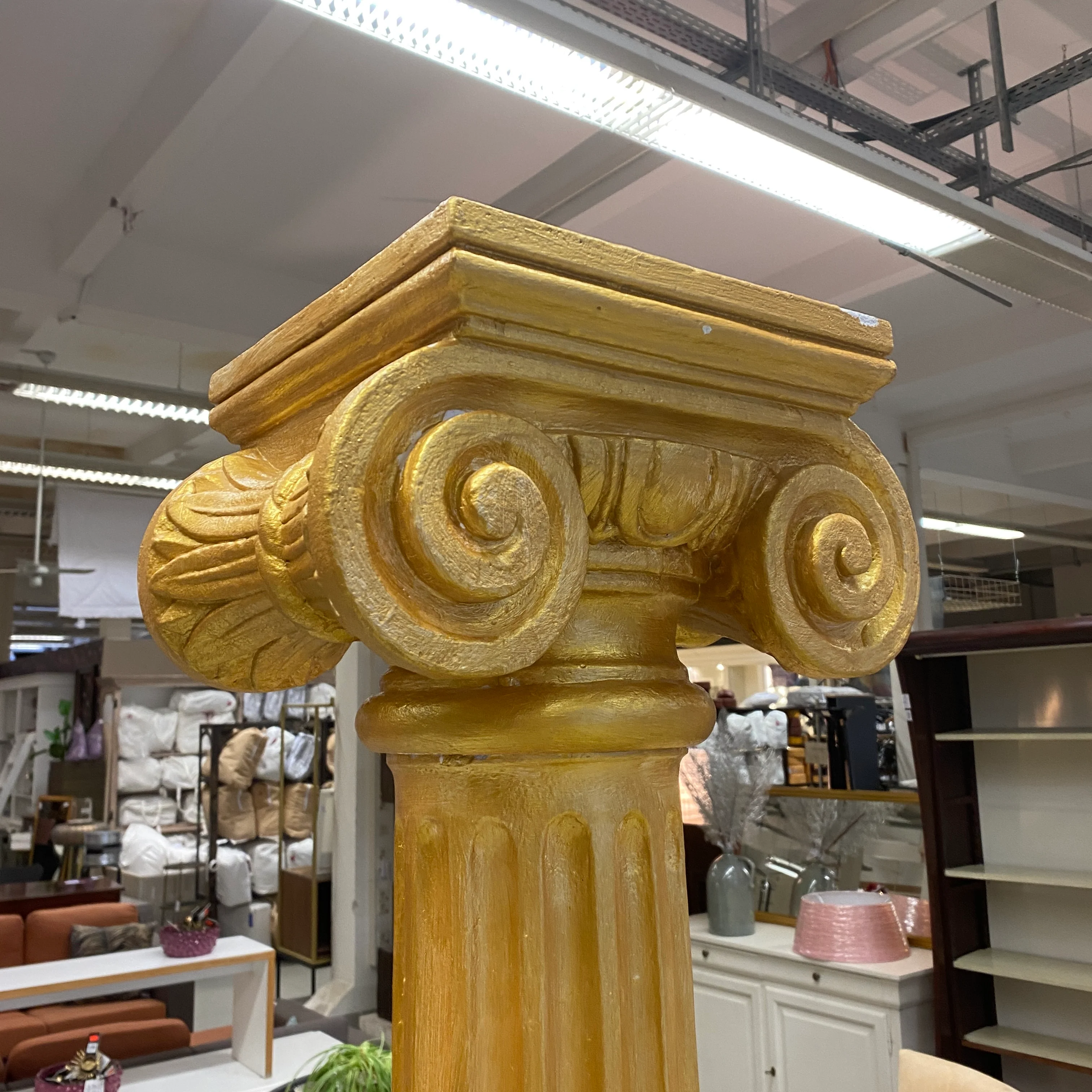 Steindeko Goldene Deko Säule mit Kapitell – gebraucht - Image 2