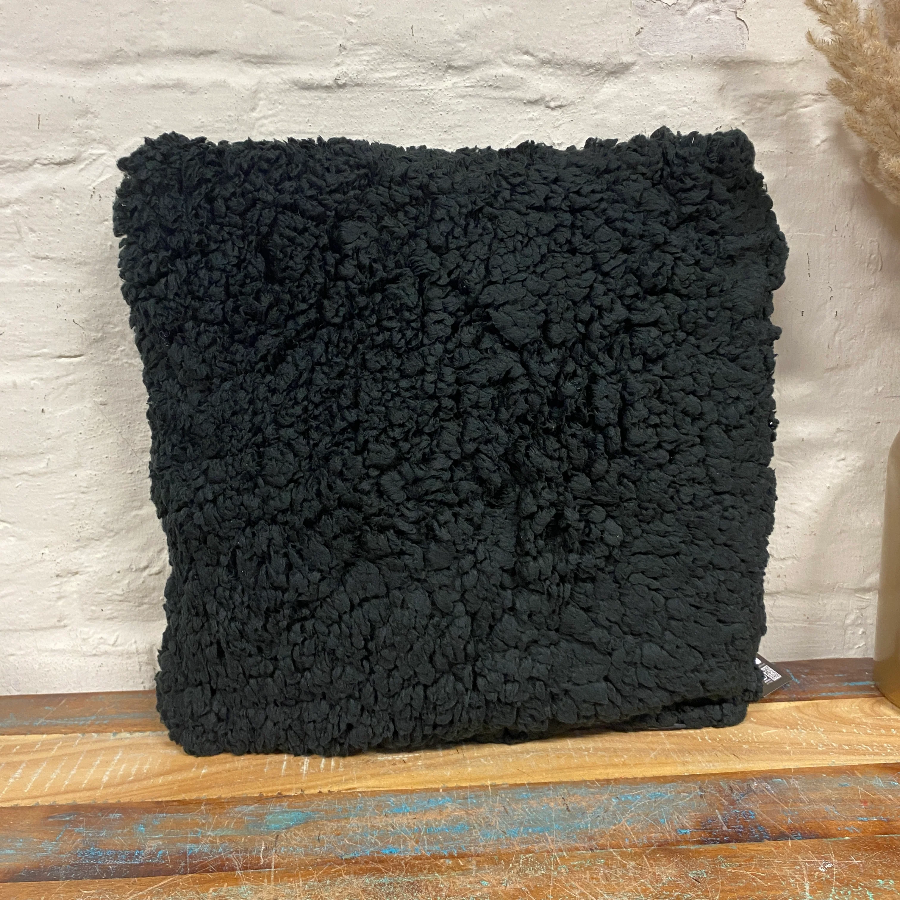 Unique Living Kjeld Zierkissen schwarz Teddyfell Dekokissen 45x45 - Image 6