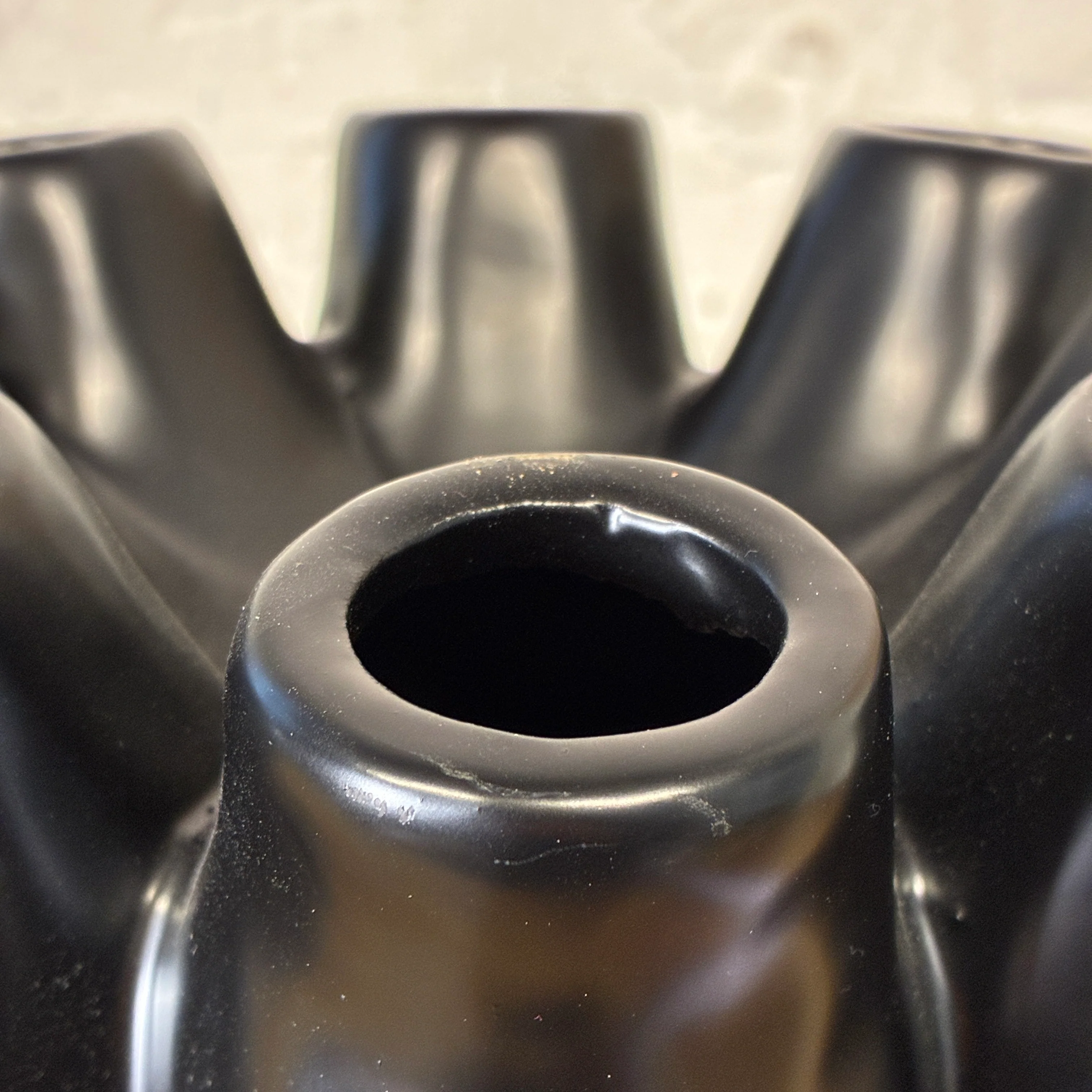 Luna Tube Vase schwarz Keramik 24cm - Image 4